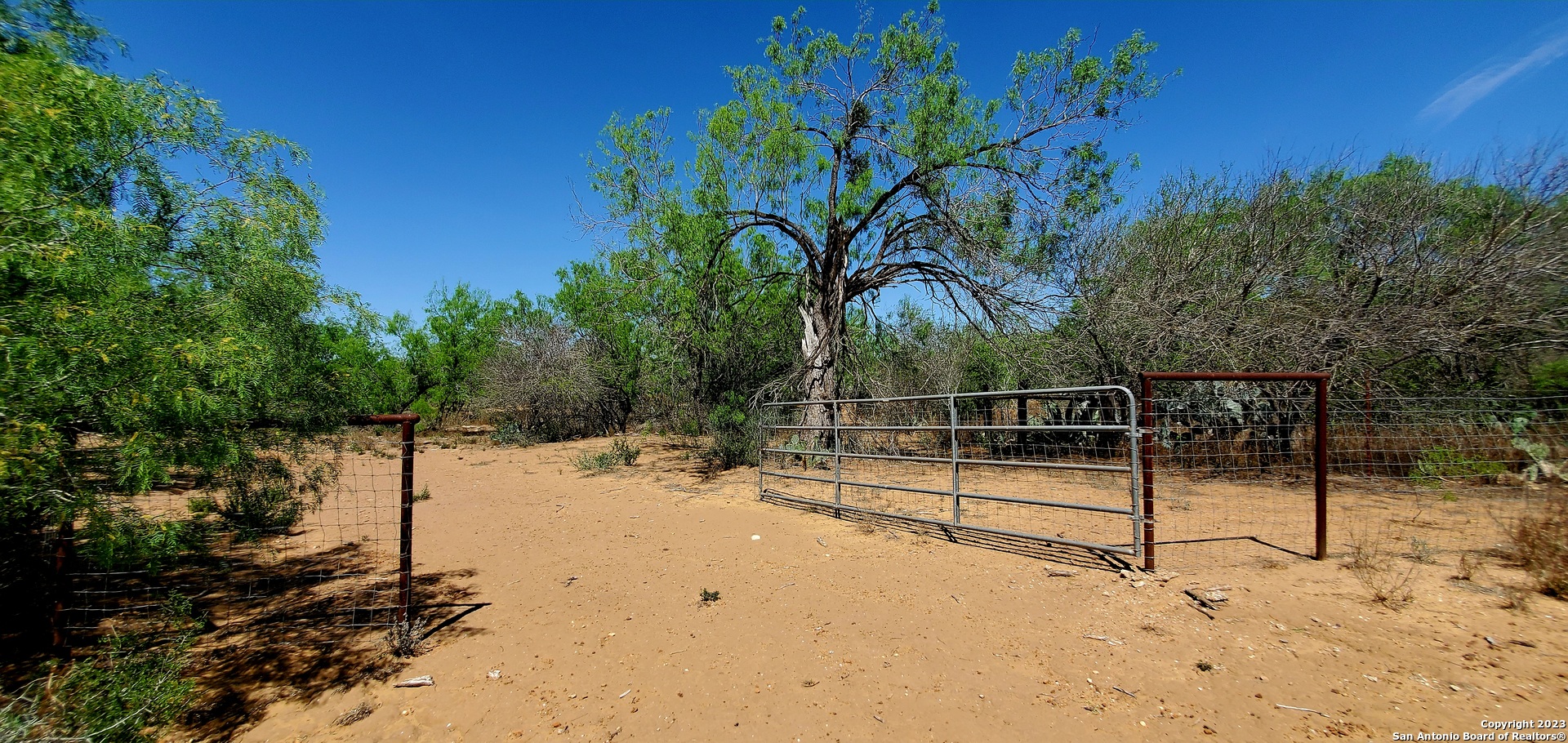 001 Comanche Lane , Cotulla, TX, 78014 | 1678450 | Realty Texas LLC