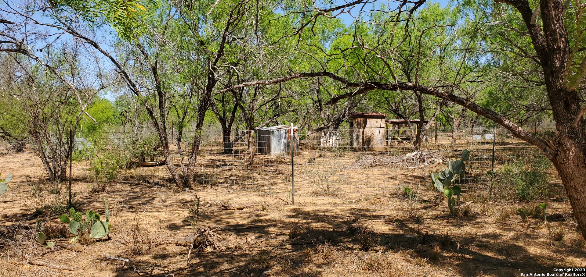 001 Comanche Lane , Cotulla, TX, 78014 | 1678450 | Realty Texas LLC