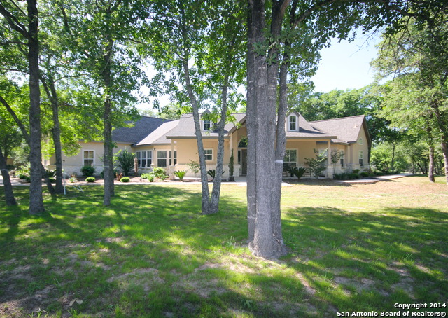 323 Shannon Rd , Floresville, TX, 78114 | 1054060 | Realty Texas LLC