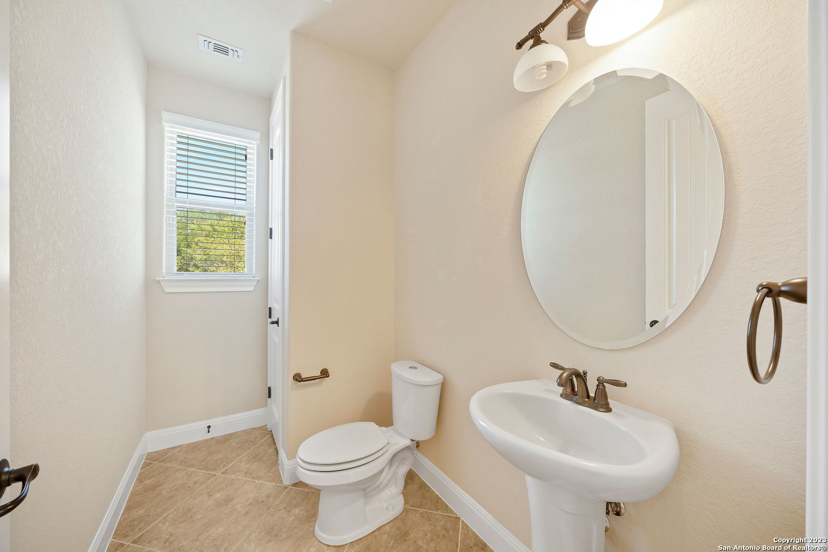 43 Avalon Park , San Antonio, TX, 78257 | 1688438 | Realty Texas LLC