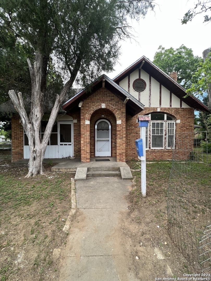 309 W Nueces St , Crystal City, TX, 78839-3230 | 1680909 | Realty Texas LLC