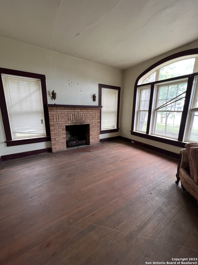 309 W Nueces St , Crystal City, TX, 78839-3230 | 1680909 | Realty Texas LLC