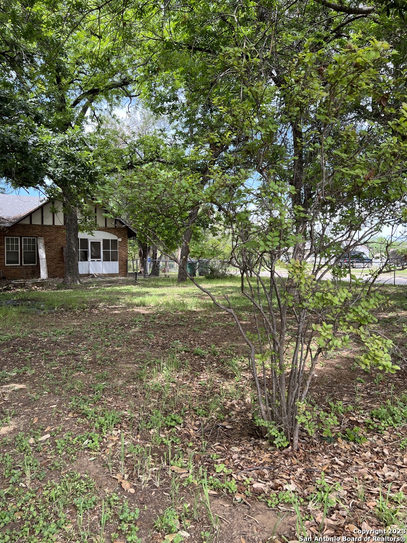 309 W Nueces St , Crystal City, TX, 78839-3230 | 1680909 | Realty Texas LLC