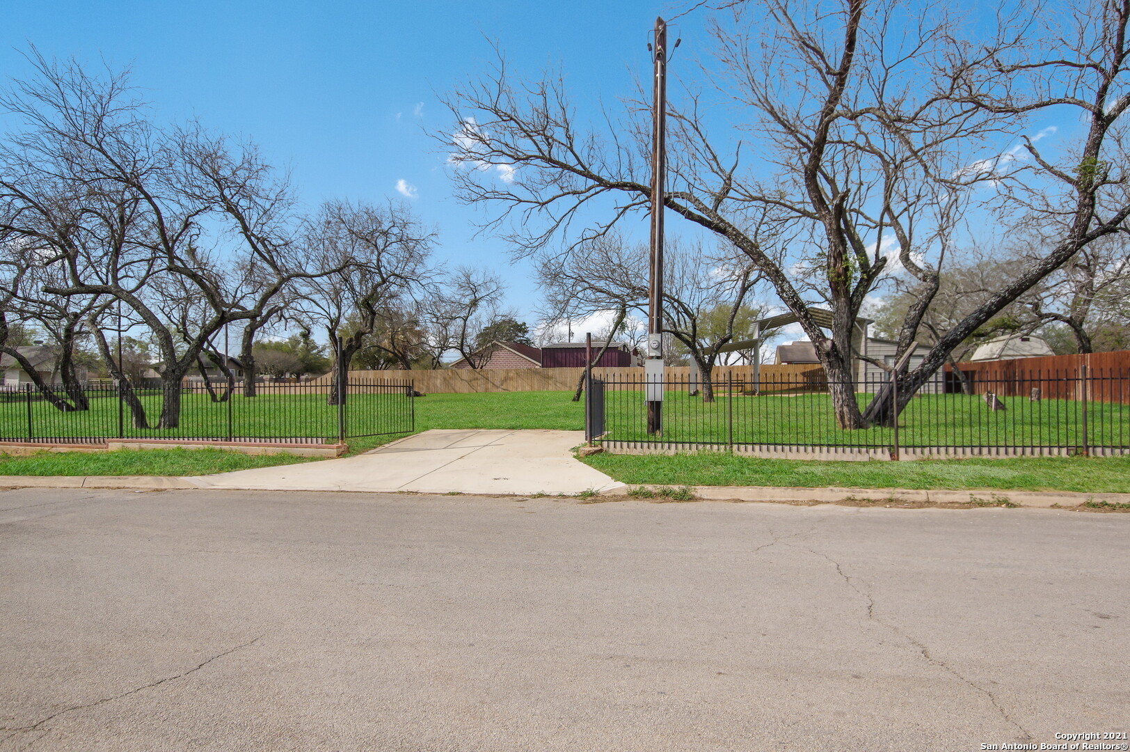 1611 C St , Floresville, TX, 78114 | 1519984 | Realty Texas LLC