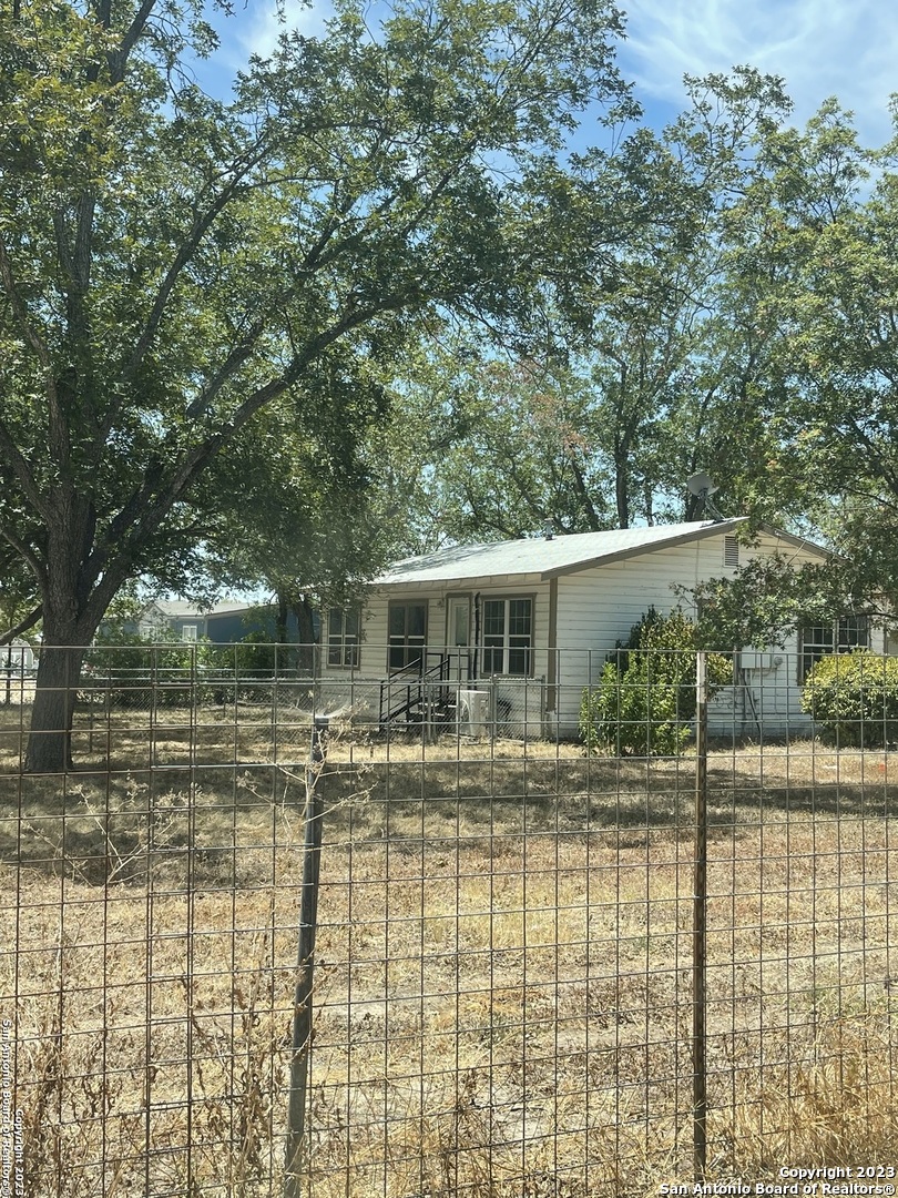 118 County Road 6715 , Natalia, TX, 78059 | 1715311 | Realty Texas LLC