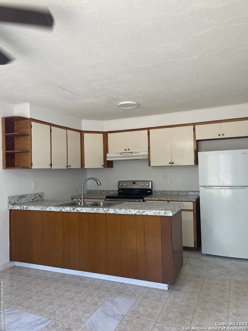 118 County Road 6715 , Natalia, TX, 78059 | 1715311 | Realty Texas LLC