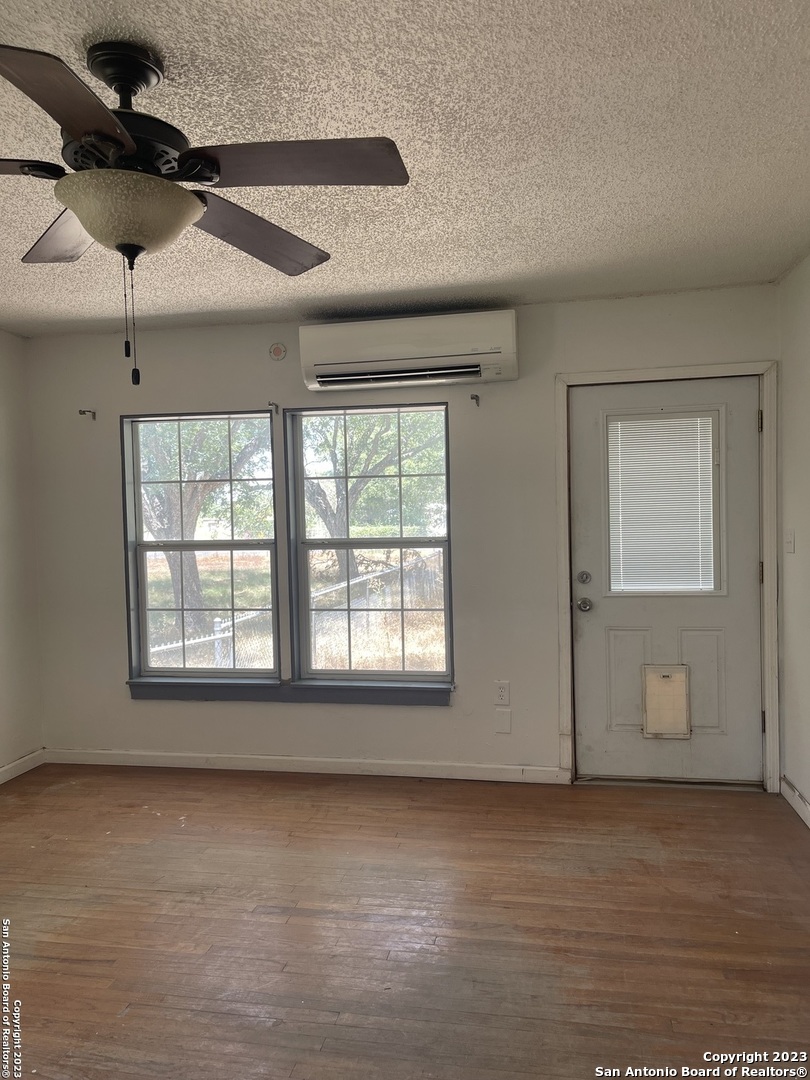 118 County Road 6715 , Natalia, TX, 78059 | 1715311 | Realty Texas LLC