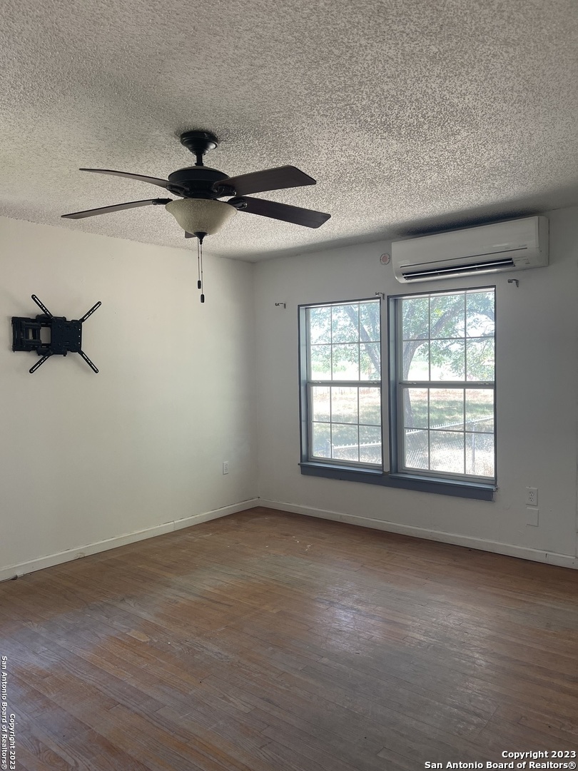 118 County Road 6715 , Natalia, TX, 78059 | 1715311 | Realty Texas LLC
