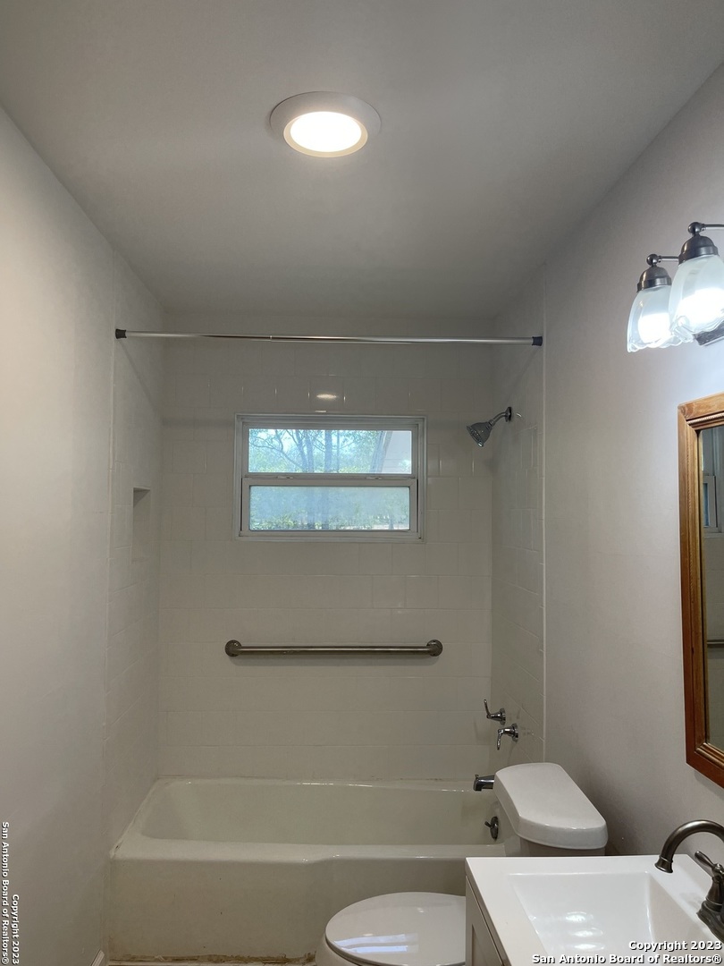 118 County Road 6715 , Natalia, TX, 78059 | 1715311 | Realty Texas LLC