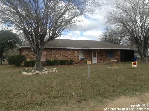 2023 Standish St , Floresville, TX, 78114-6201 | 984052 | Realty Texas LLC