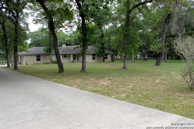 236 Twin Oaks Dr , La Vernia, TX, 78121-4518 | 1042966 | Realty Texas LLC