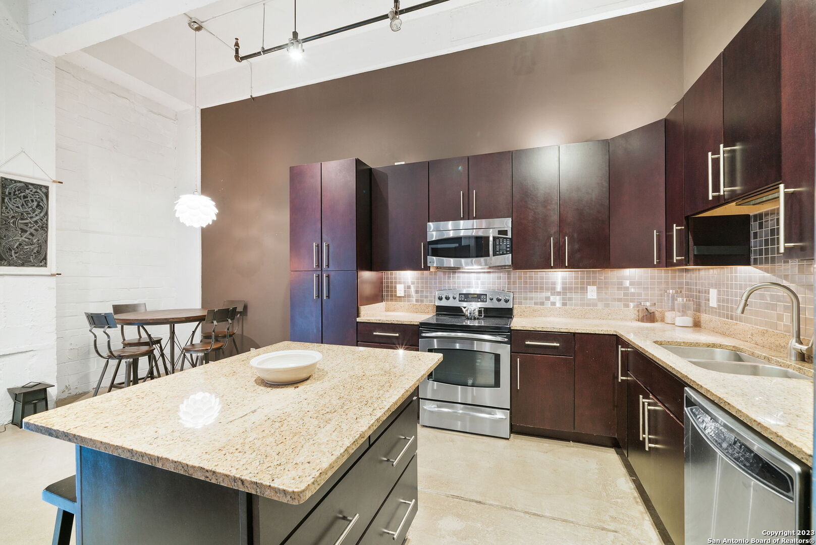 831 S Flores St 2106,San Antonio, TX 78204
