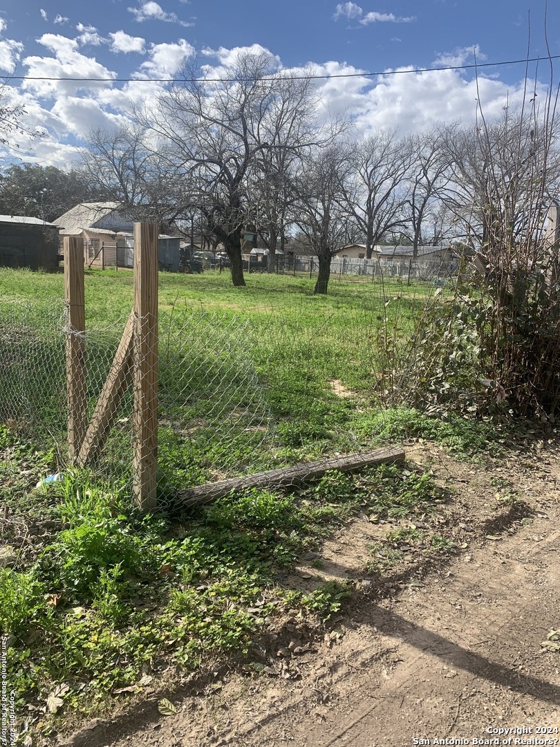 705 Reyes Alley , Uvalde, TX, 78801 | 1750985 | Realty Texas LLC