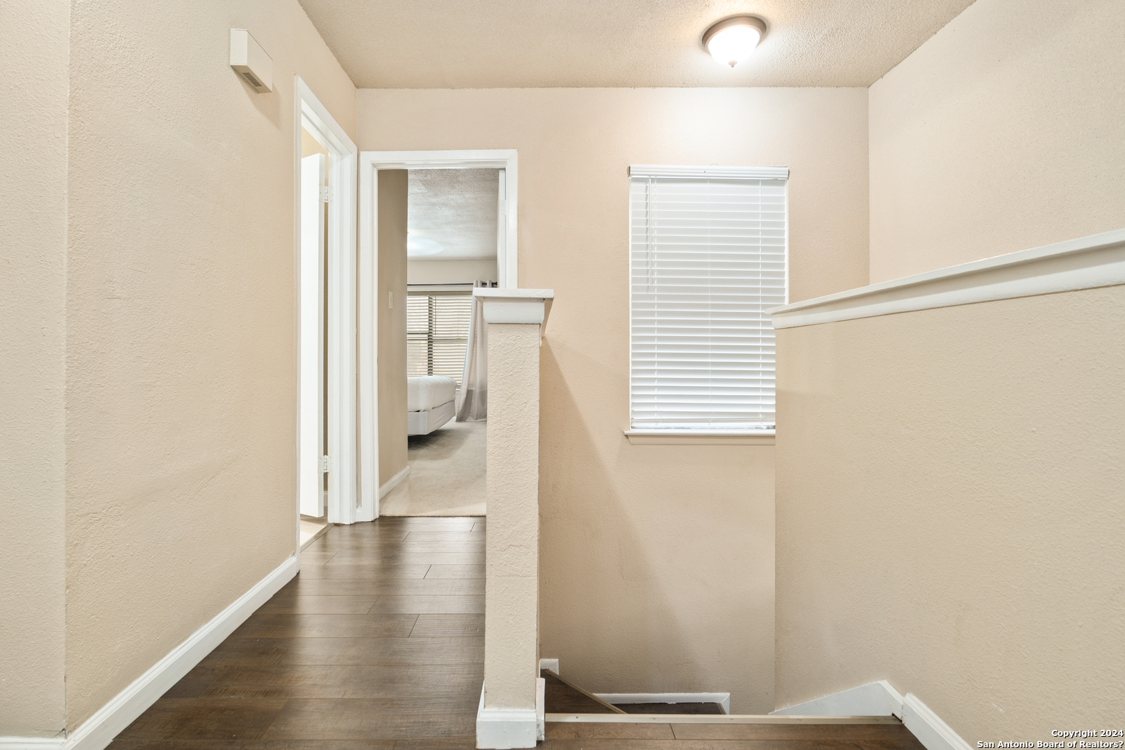 6238 Valley Pawn , San Antonio, TX, 78250-4874 | 1752304 | Realty Texas LLC