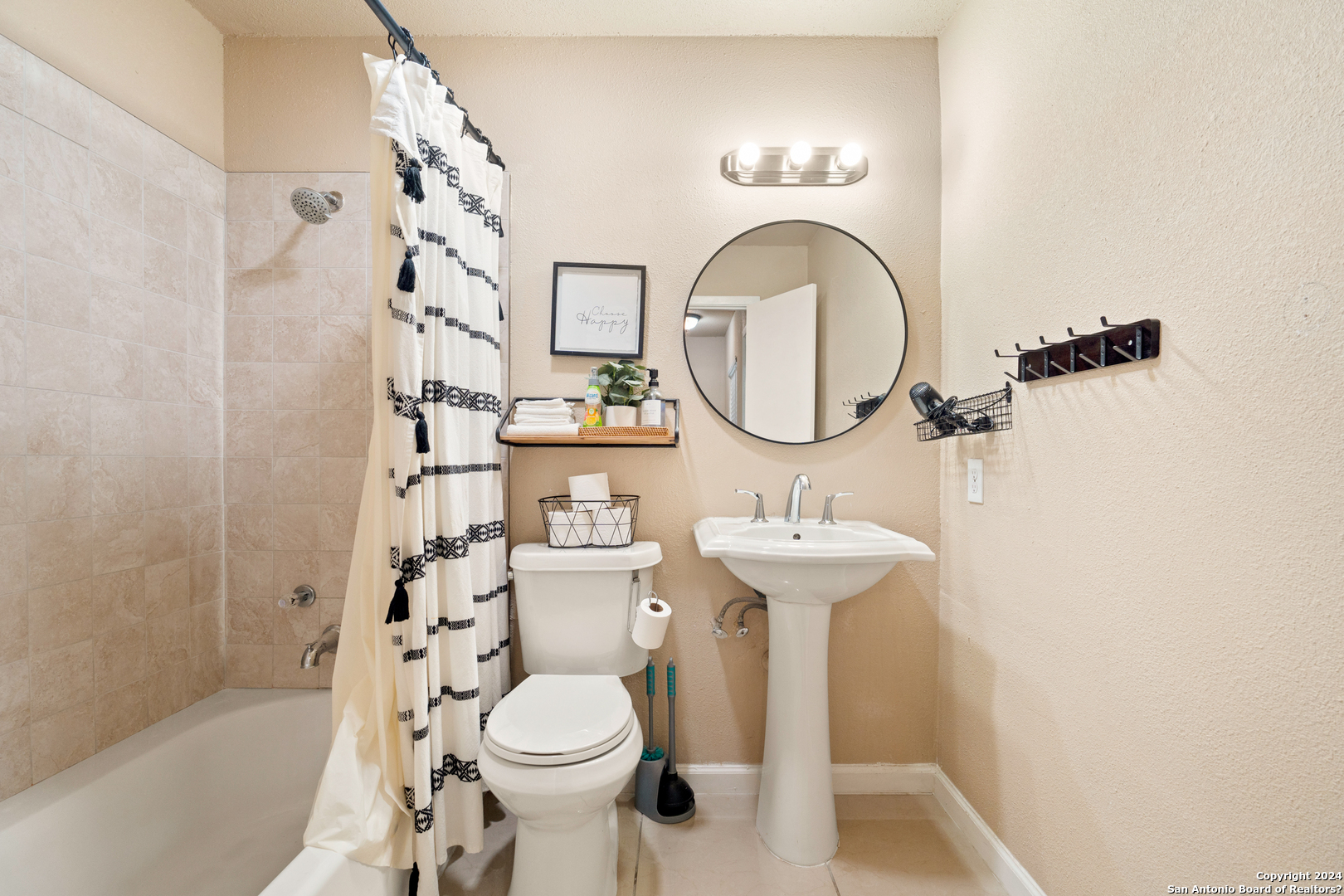 6238 Valley Pawn , San Antonio, TX, 78250-4874 | 1752304 | Realty Texas LLC