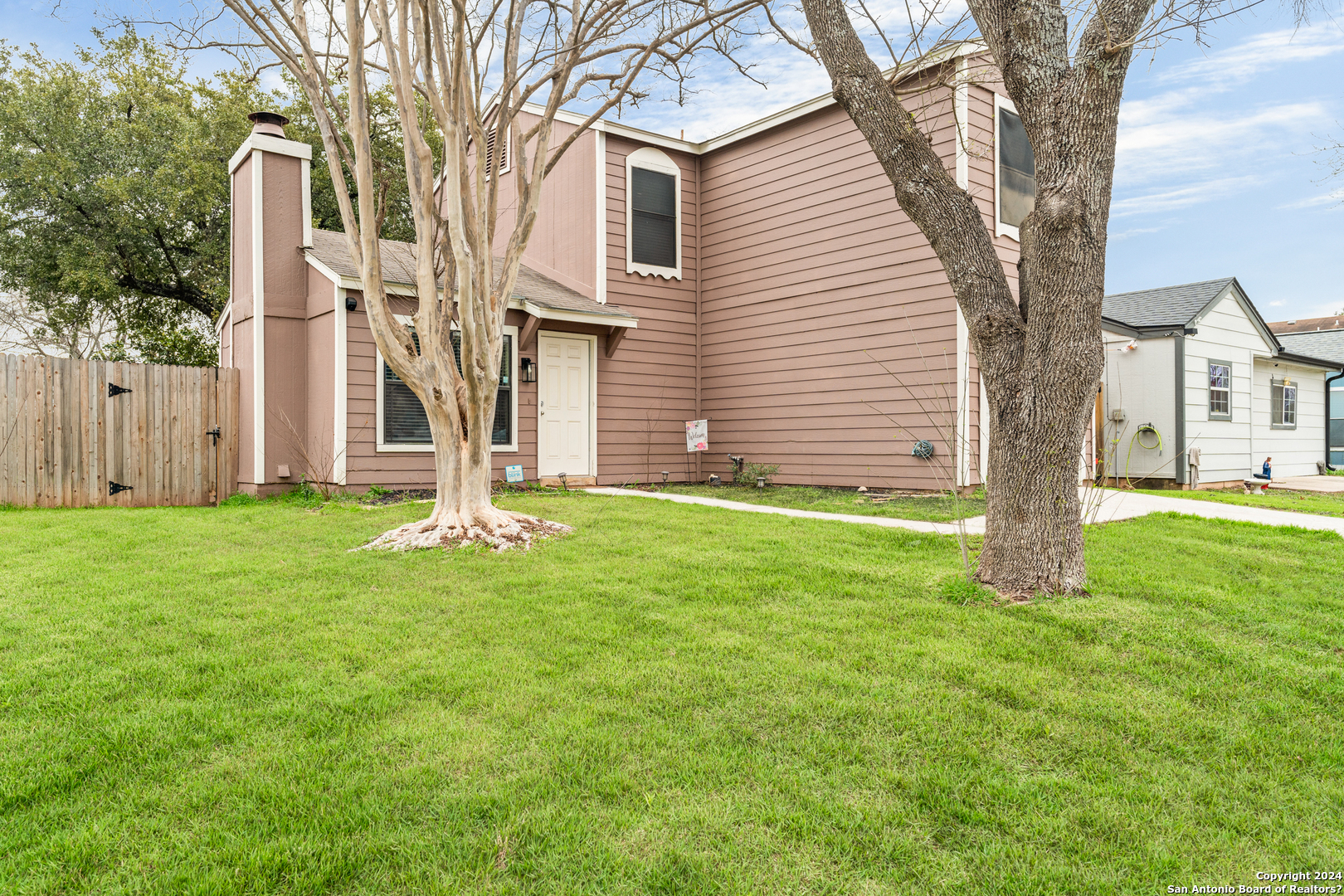 6238 Valley Pawn , San Antonio, TX, 78250-4874 | 1752304 | Realty Texas LLC