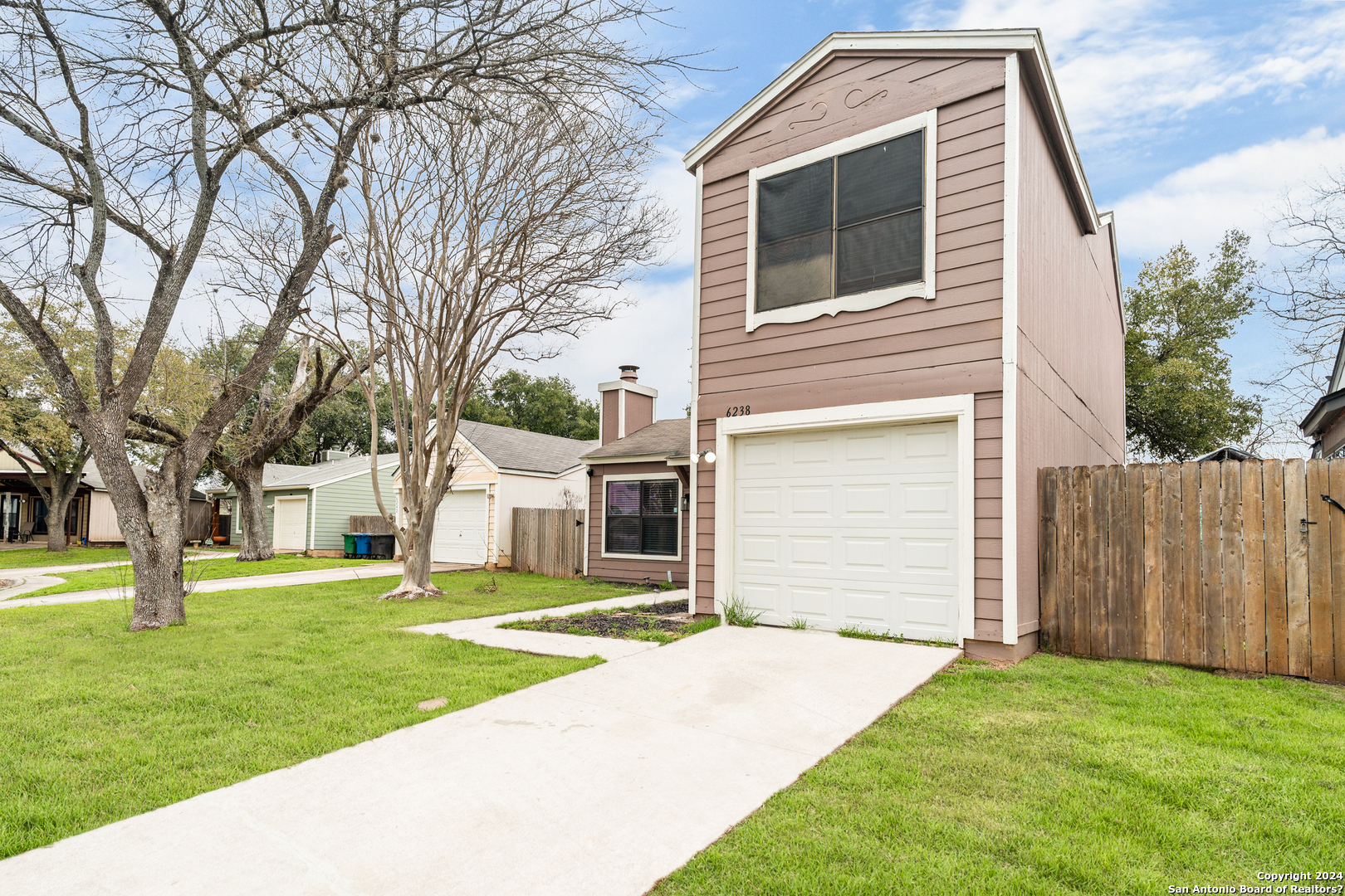 6238 Valley Pawn , San Antonio, TX, 78250-4874 | 1752304 | Realty Texas LLC