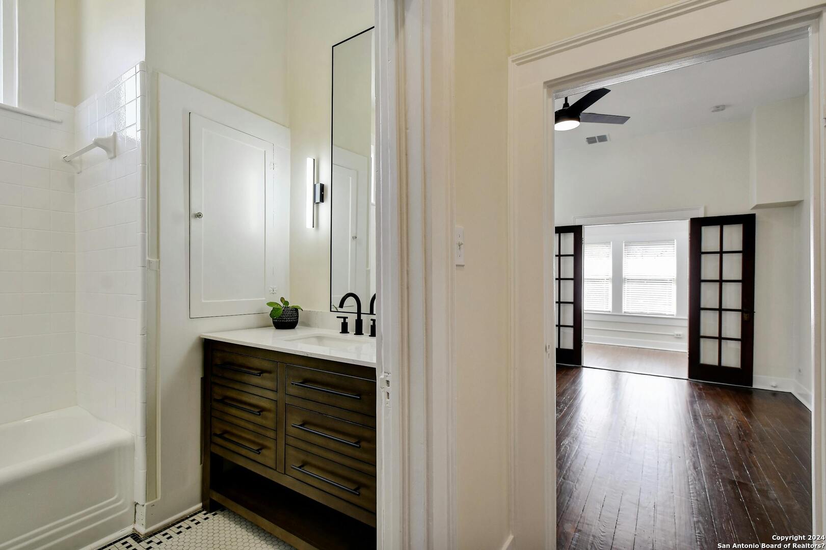 423 W Woodlawn Ave 2 , San Antonio, TX, 78212-3344 | 1753992 | Realty Texas LLC