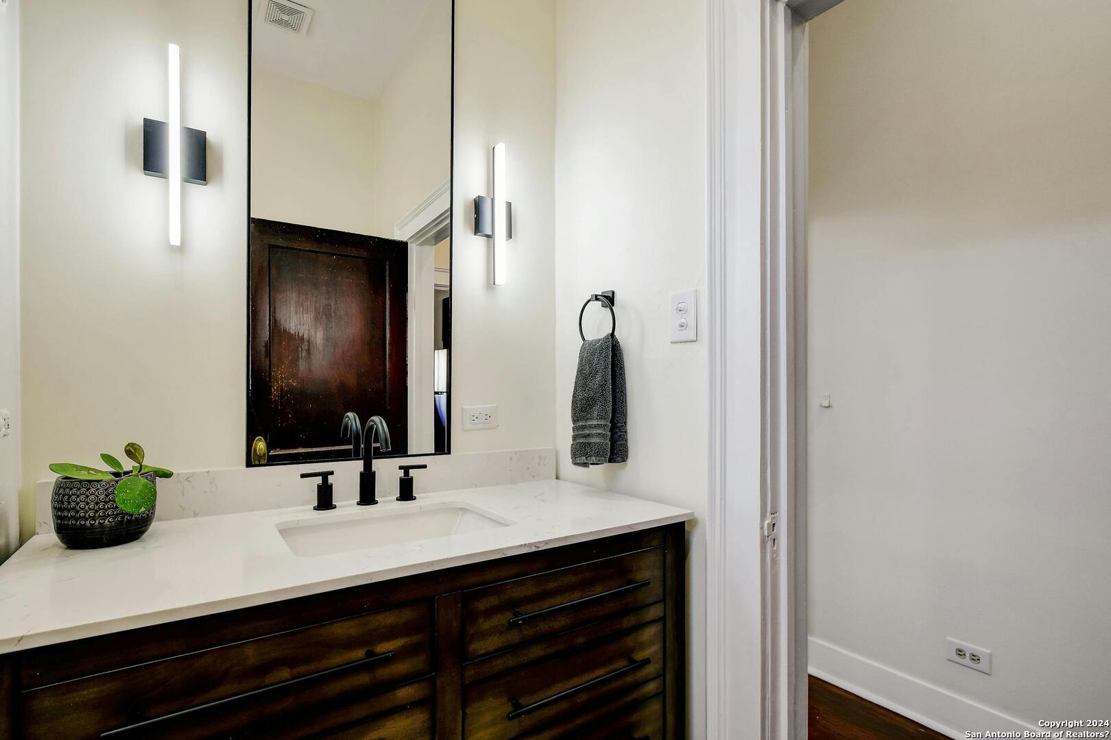 423 W Woodlawn Ave 2 , San Antonio, TX, 78212-3344 | 1753992 | Realty Texas LLC