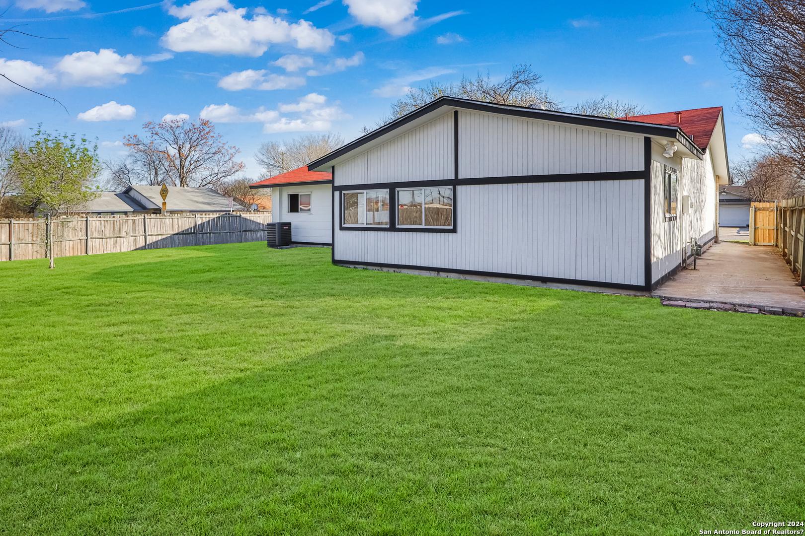 9403 Quicksilver Dr , San Antonio, TX, 78245-1233 | 1753860 | Realty Texas LLC