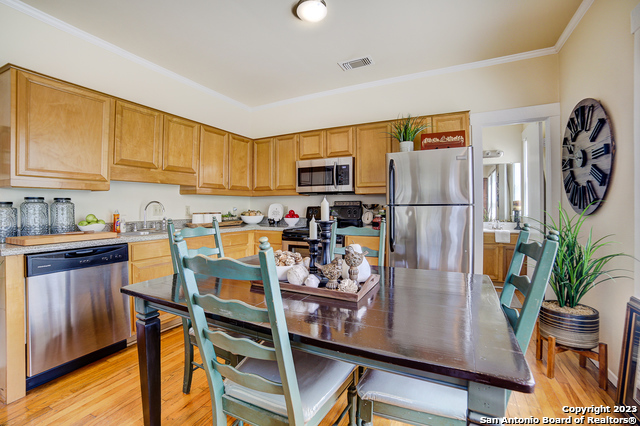 400 W Lynwood Ave , San Antonio, TX, 78212-2234 | 1753927 | Realty Texas LLC