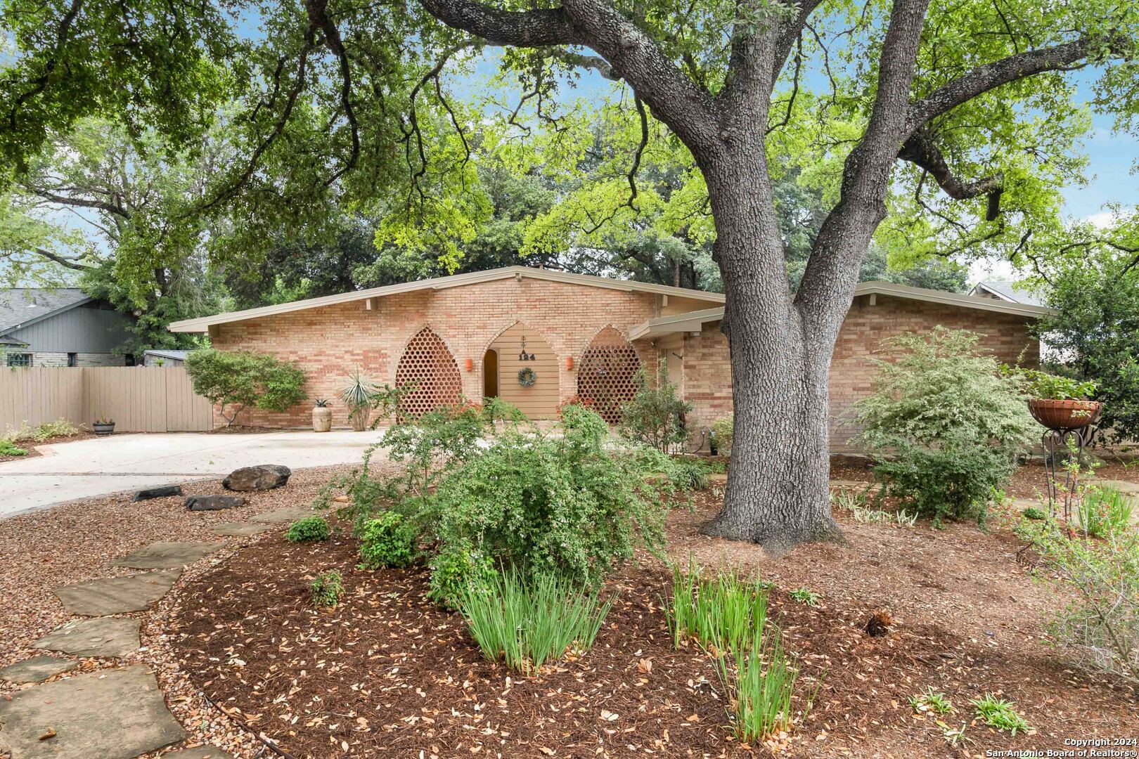 124 Travertine Ln , Castle Hills, TX, 78213-2521 | 1766112 | Realty Texas LLC