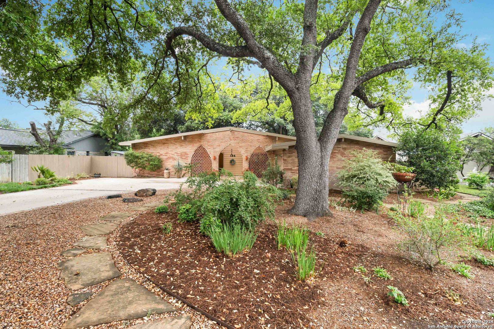 124 Travertine Ln , Castle Hills, TX, 78213-2521 | 1766112 | Realty Texas LLC
