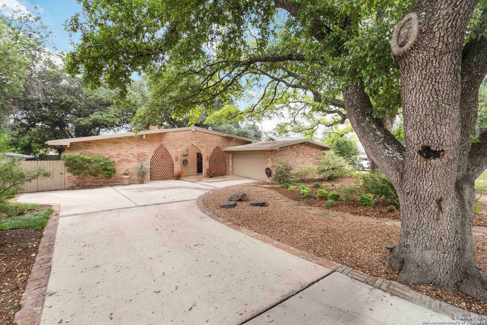 124 Travertine Ln , Castle Hills, TX, 78213-2521 | 1766112 | Realty Texas LLC
