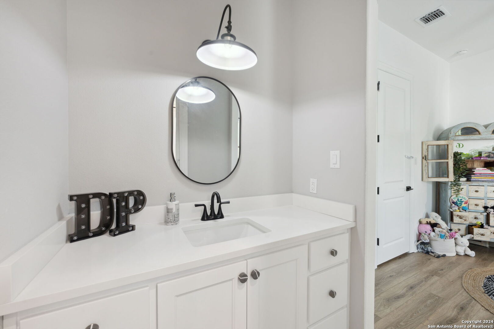 1258 Game Trail , New Braunfels, TX, 78132 | 1766977 | Realty Texas LLC