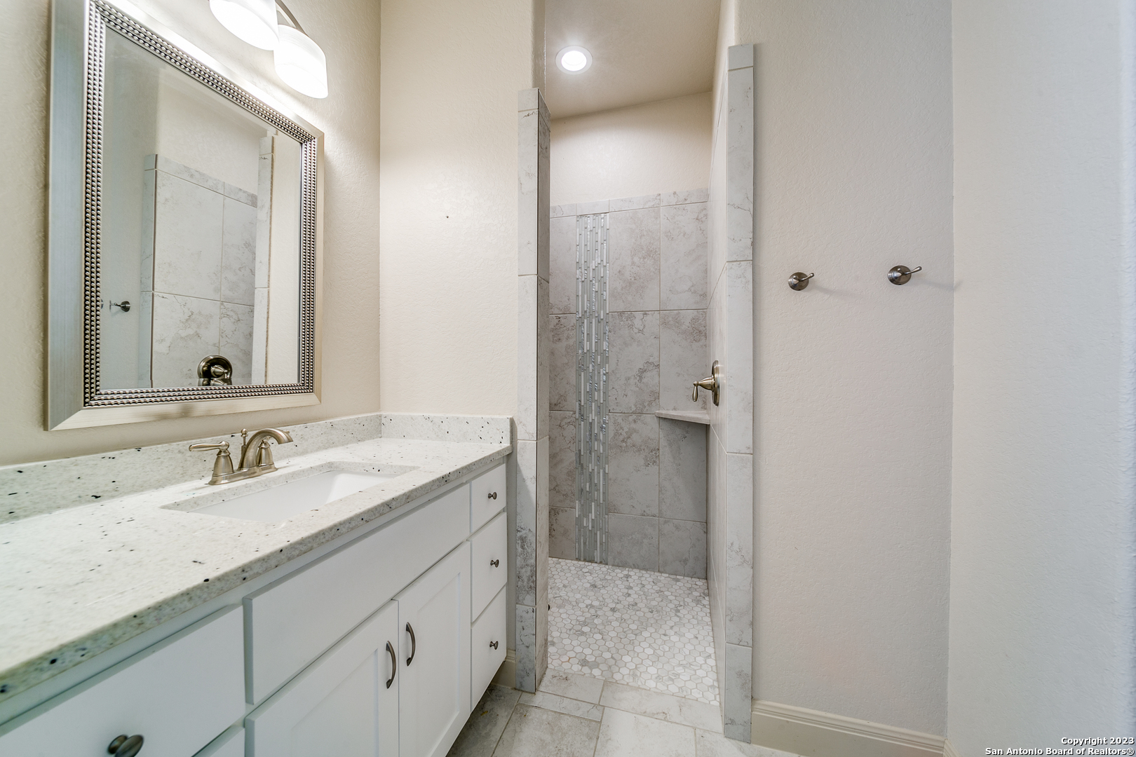 300 Abrego Lake Dr , Floresville, TX, 78114-6746 | 1766824 | Realty Texas LLC