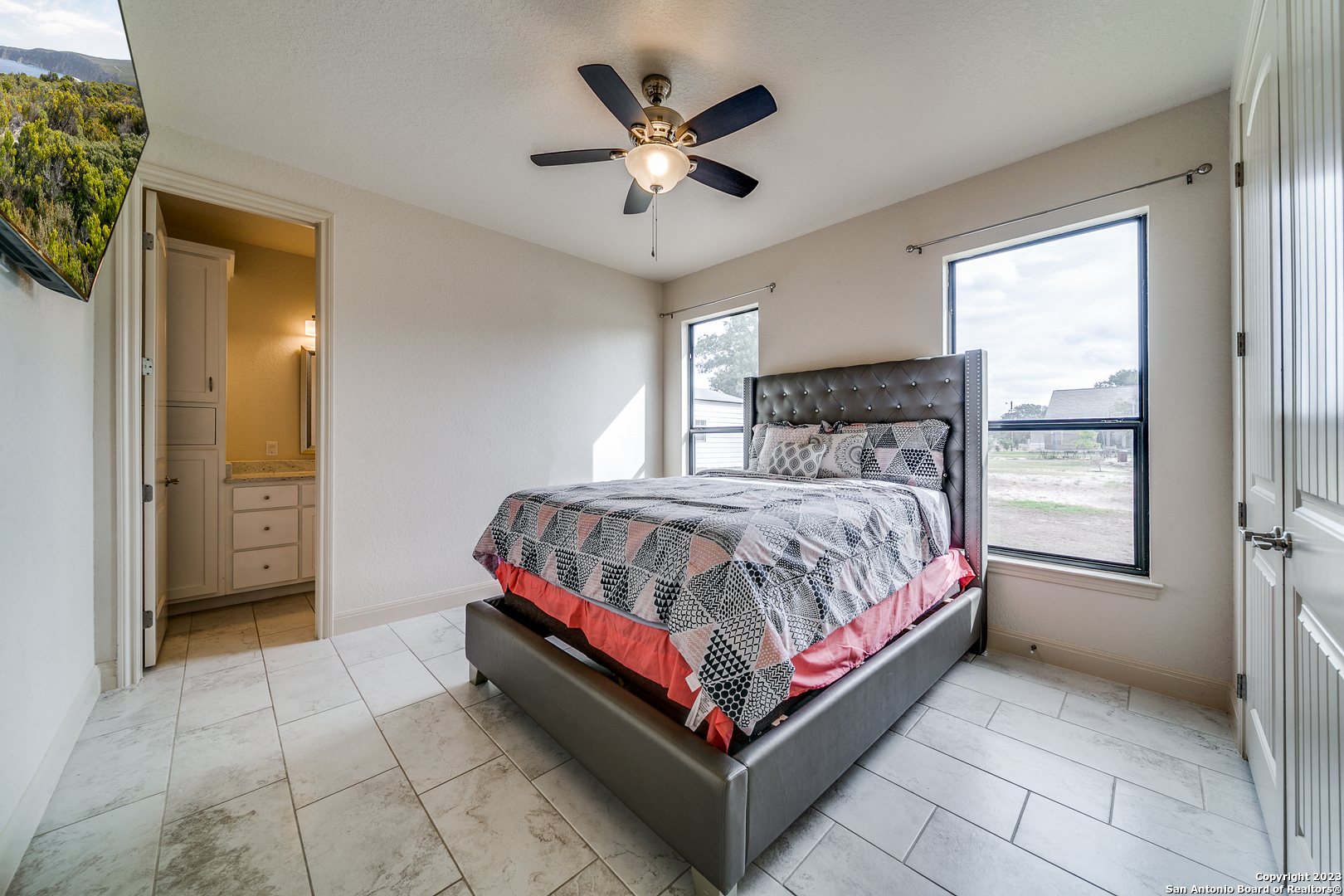 300 Abrego Lake Dr , Floresville, TX, 78114-6746 | 1766824 | Realty Texas LLC