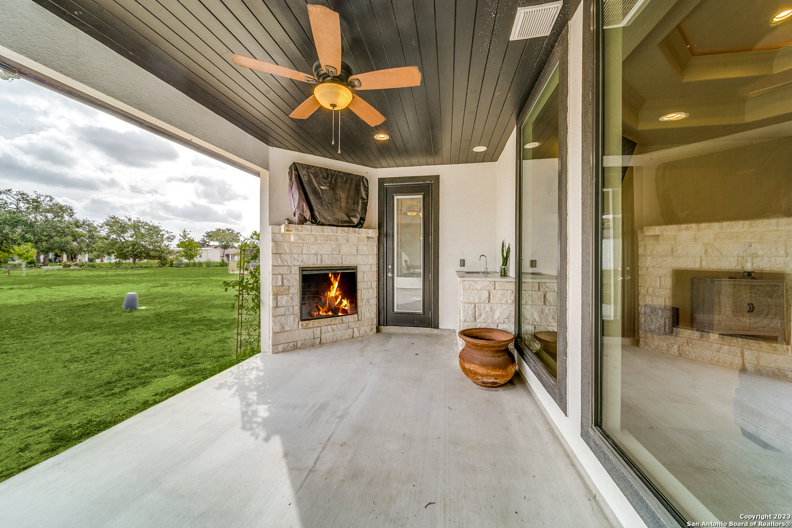300 Abrego Lake Dr , Floresville, TX, 78114-6746 | 1766824 | Realty Texas LLC