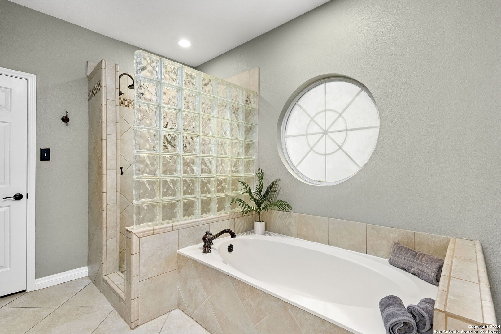 18134 Brookwood Forest , San Antonio, TX, 78258-4475 | 1768452 | Realty Texas LLC