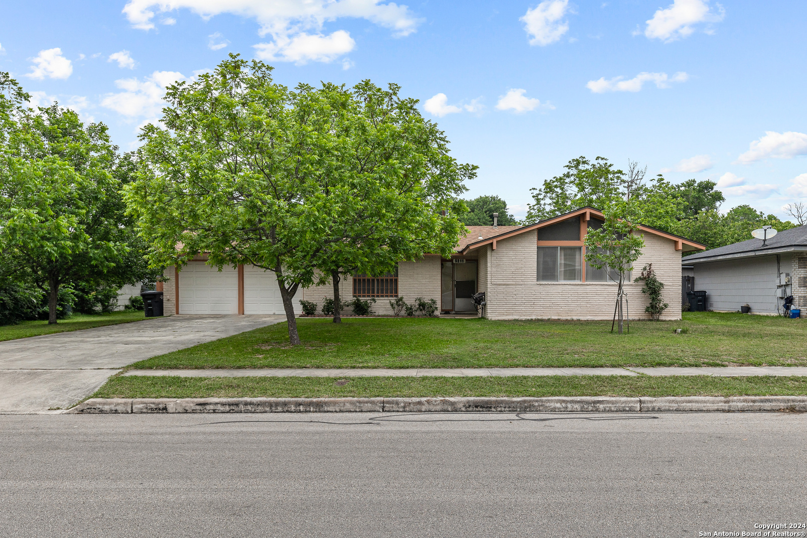 5211 Round Table,San Antonio, TX 78218