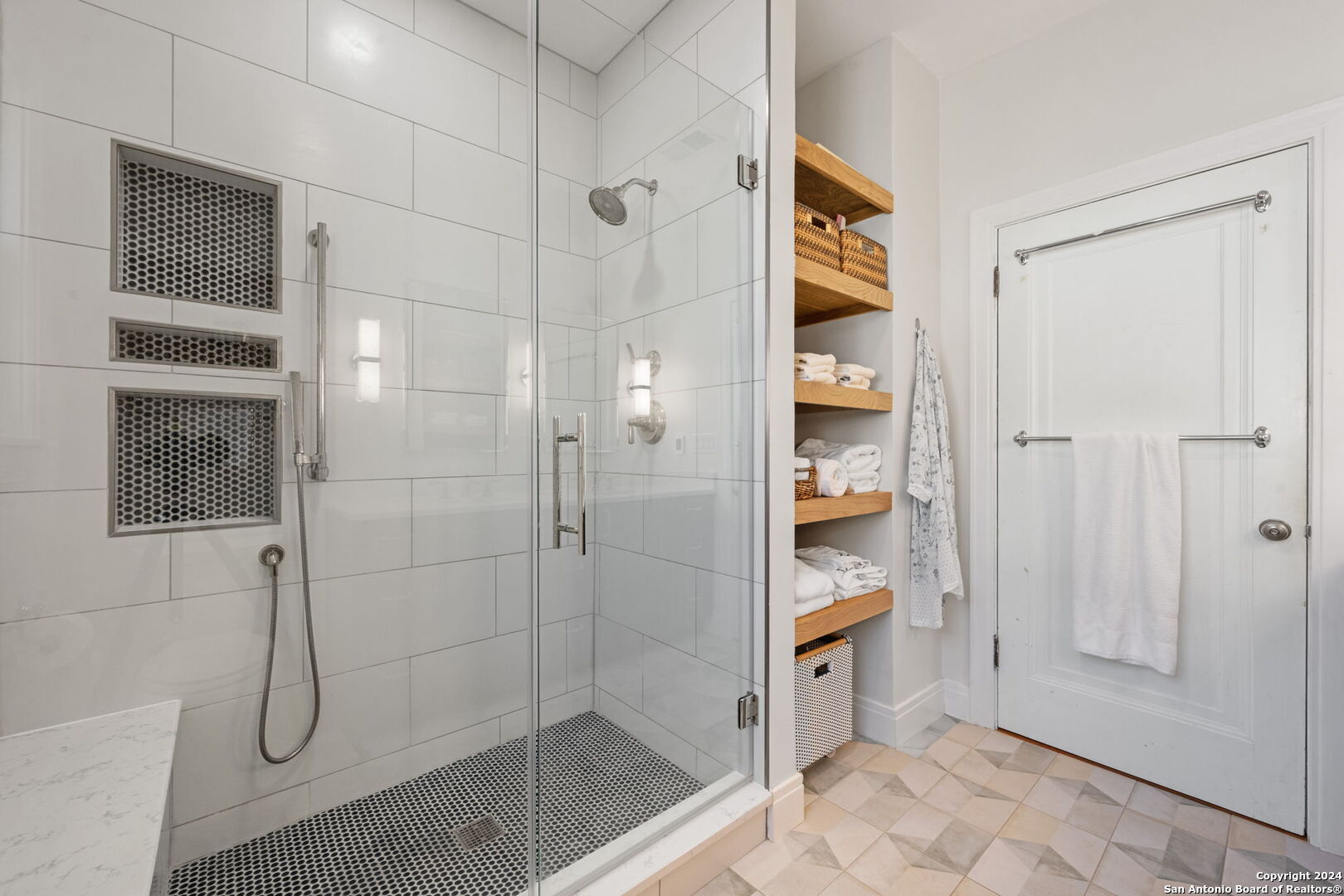 2118 W Kings Hwy , San Antonio, TX, 78201-4801 | 1775802 | Realty Texas LLC