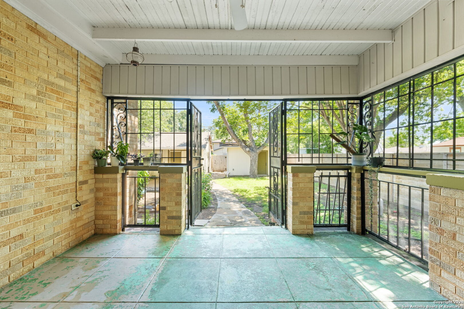 2118 W Kings Hwy , San Antonio, TX, 78201-4801 | 1775802 | Realty Texas LLC