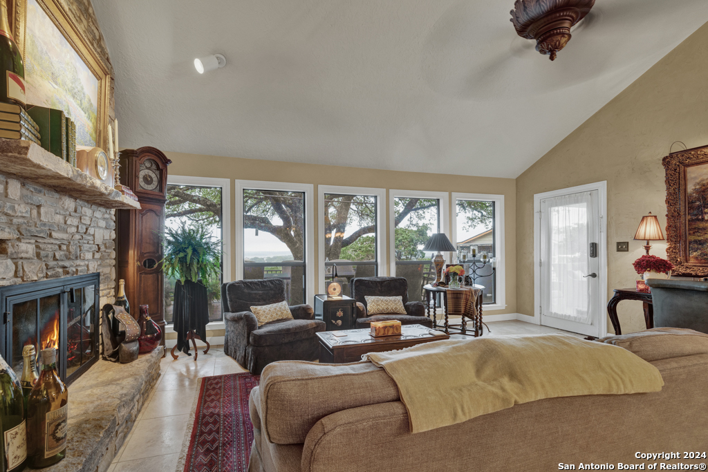605 High Oaks , Canyon Lake, TX, 78133 | 1773682 | Realty Texas LLC