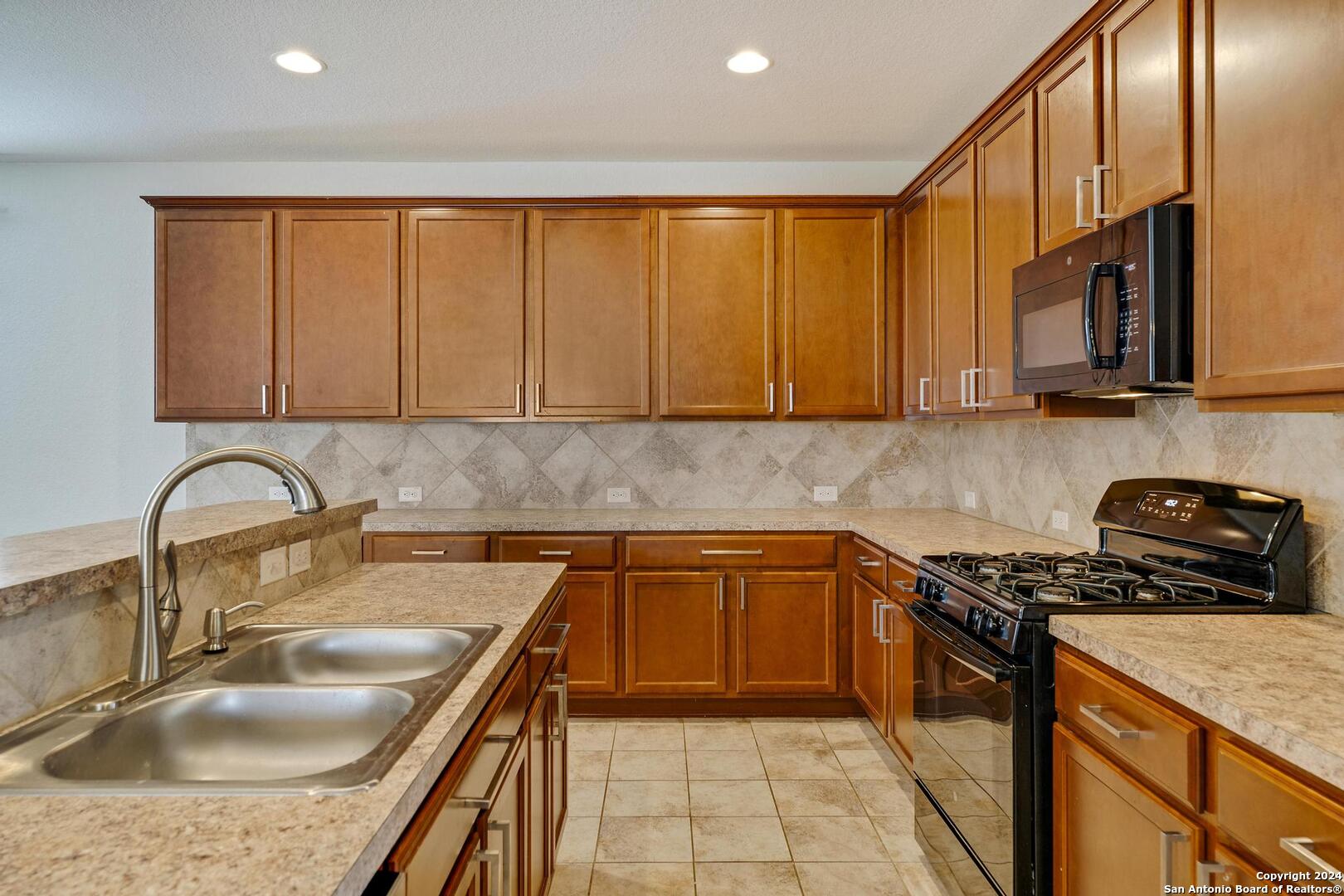 8949 Elizabeth Park , Converse, TX, 78109-4422 | 1777882 | Realty Texas LLC