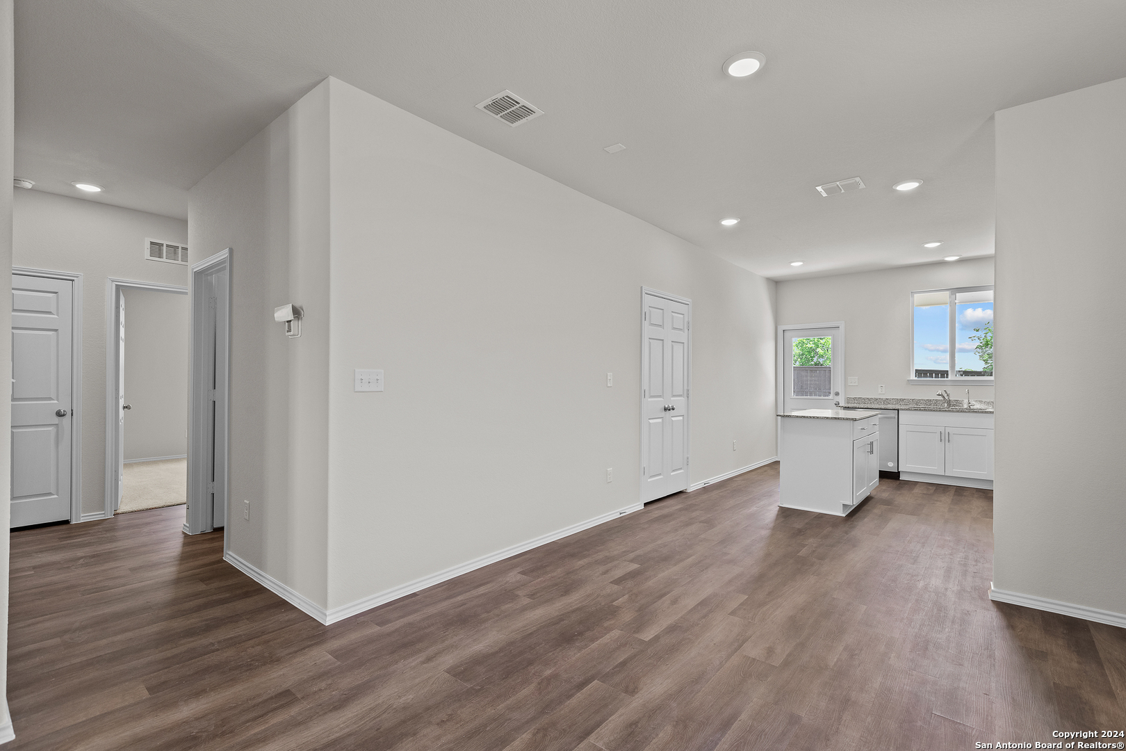 1323 Entrada De Real , Converse, TX, 78109 | 1781002 | Realty Texas LLC