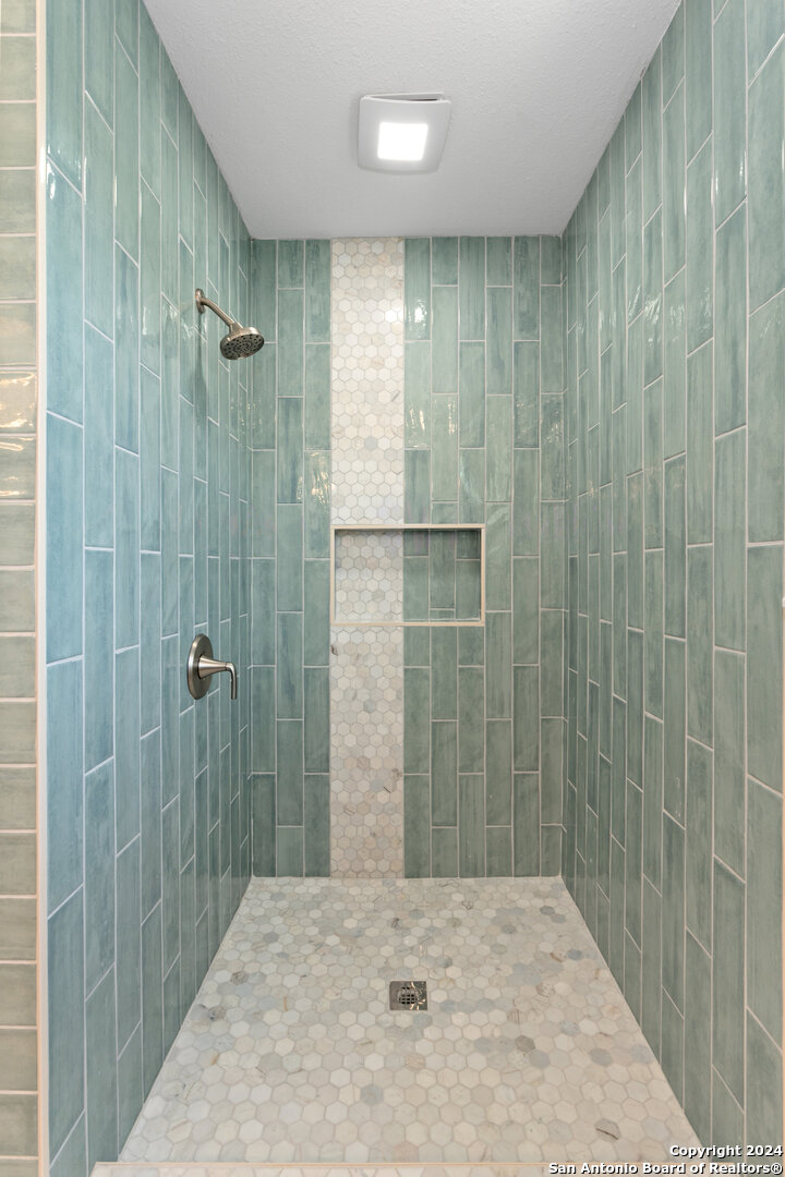 739 Lakebreeze Dr, CANYONLAKE, TX, 78133 | 1778366 | Realty Texas LLC