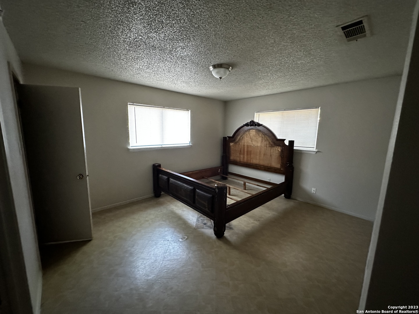 2701 Woodbury St , San Antonio, TX, 78217-5734 | 1794022 | Realty Texas LLC
