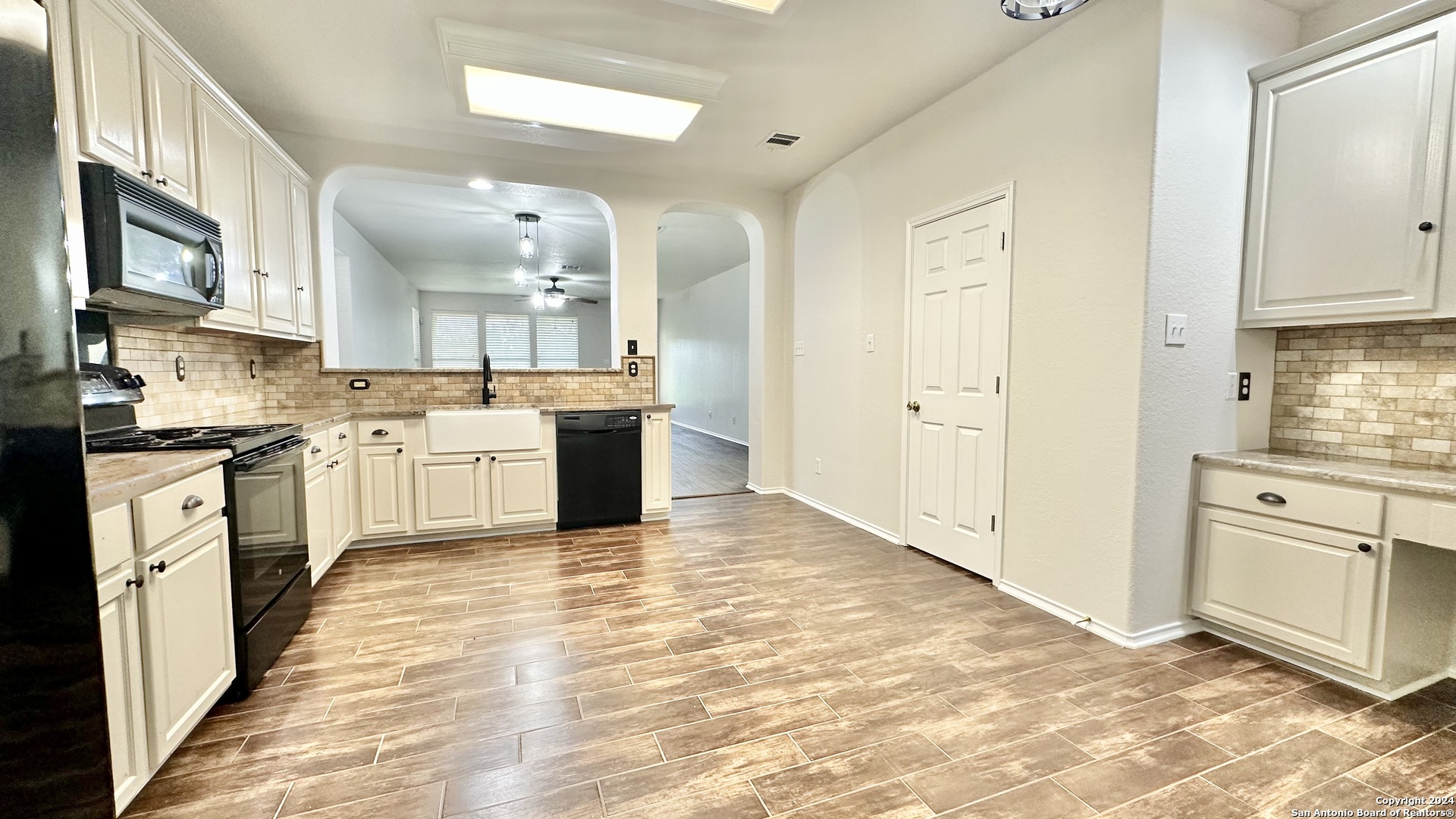 24526 Walnut Pass , San Antonio, TX, 78255 | 1799235 | Realty Texas LLC