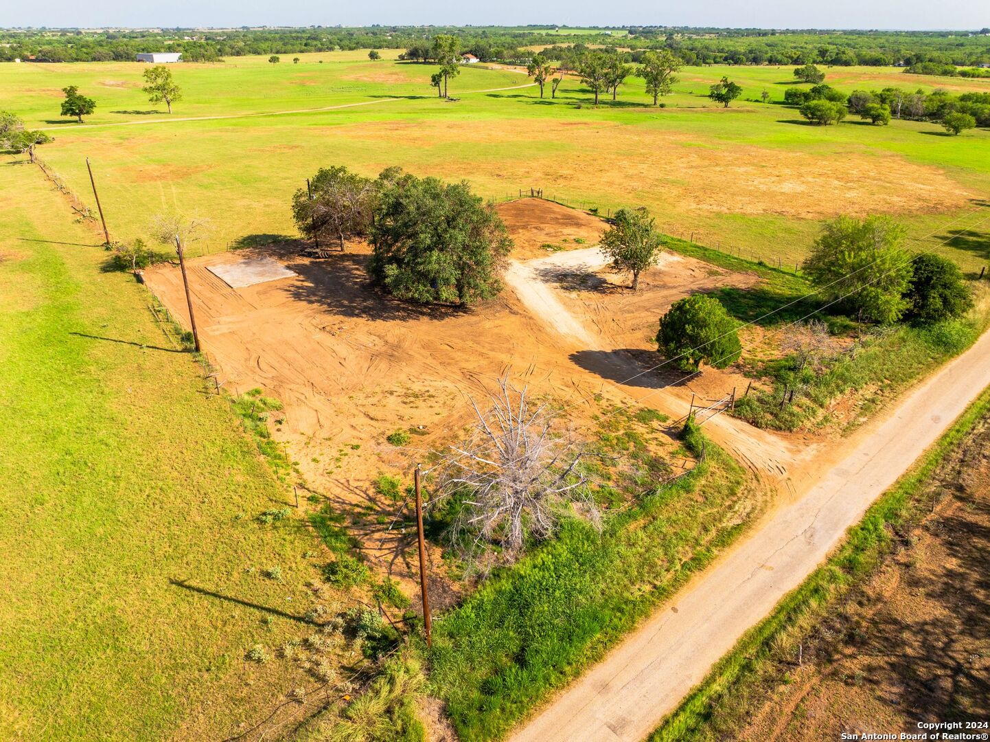 2562 County Road 104 , Floresville, TX, 78114-4881 | 1800762 | Realty Texas LLC