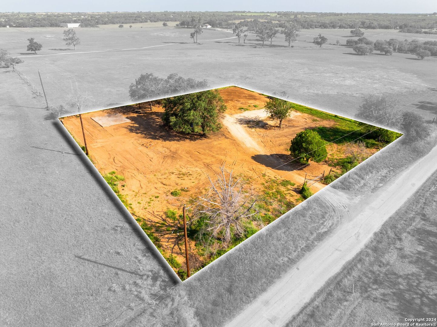 2562 County Road 104 , Floresville, TX, 78114-4881 | 1800762 | Realty Texas LLC