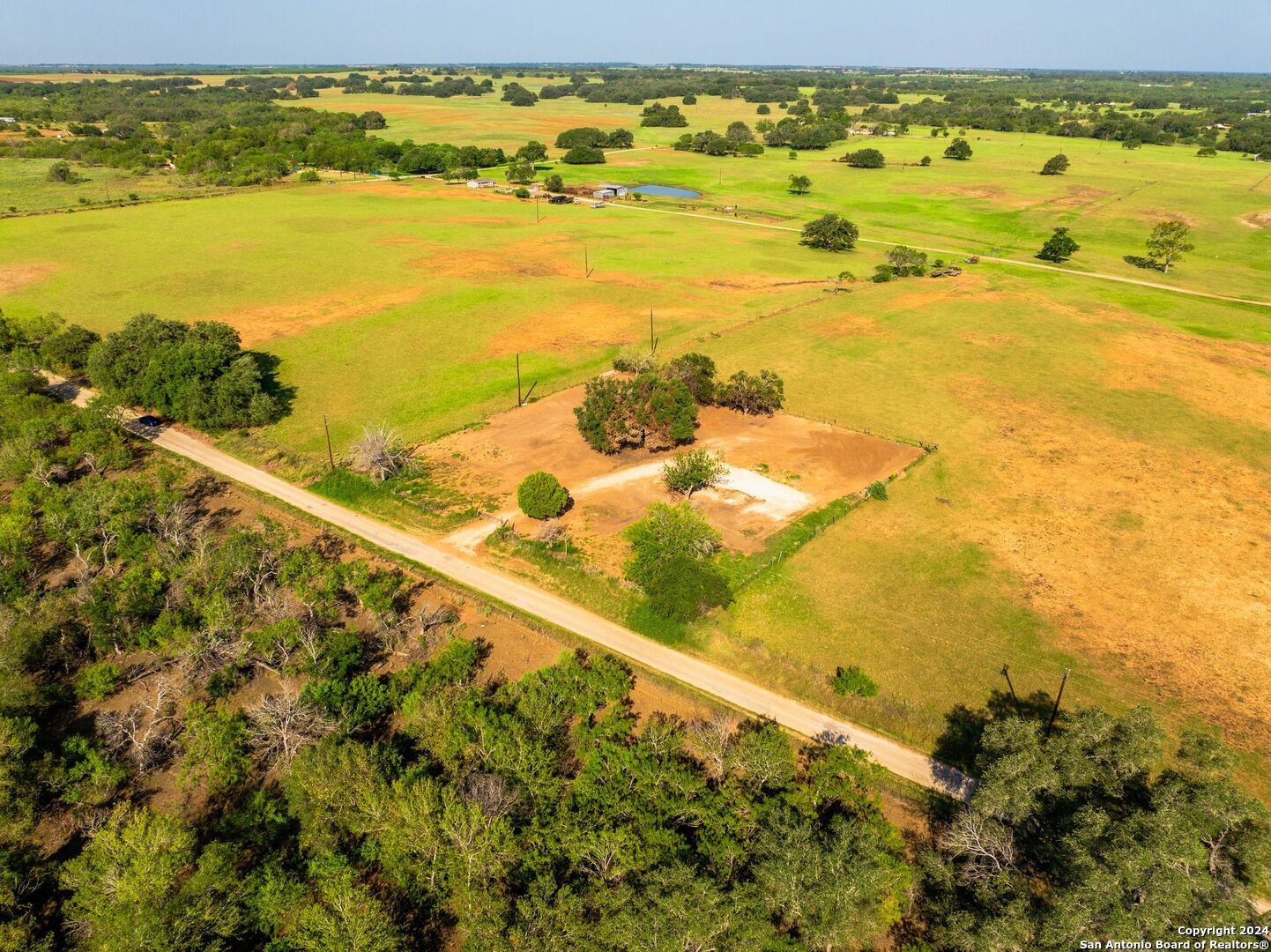 2562 County Road 104 , Floresville, TX, 78114-4881 | 1800762 | Realty Texas LLC