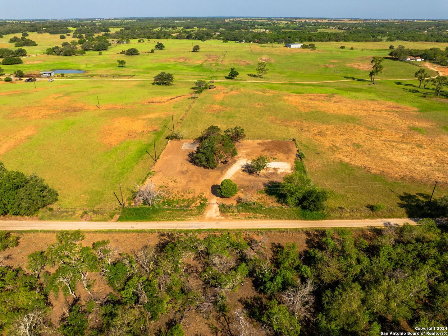 2562 County Road 104 , Floresville, TX, 78114-4881 | 1800762 | Realty Texas LLC