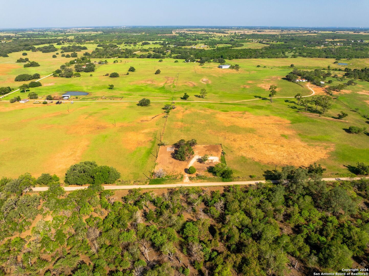 2562 County Road 104 , Floresville, TX, 78114-4881 | 1800762 | Realty Texas LLC