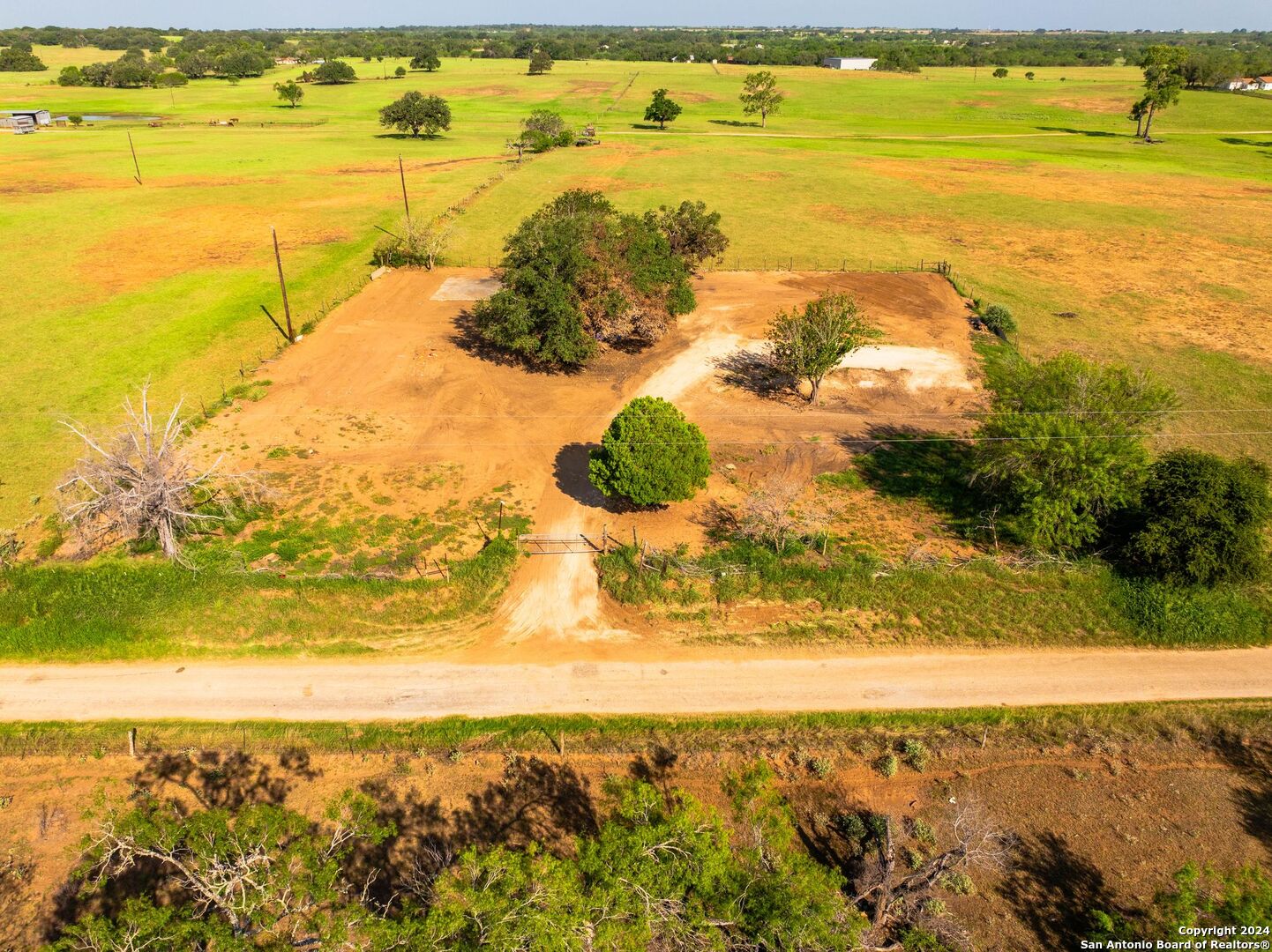 2562 County Road 104 , Floresville, TX, 78114-4881 | 1800762 | Realty Texas LLC