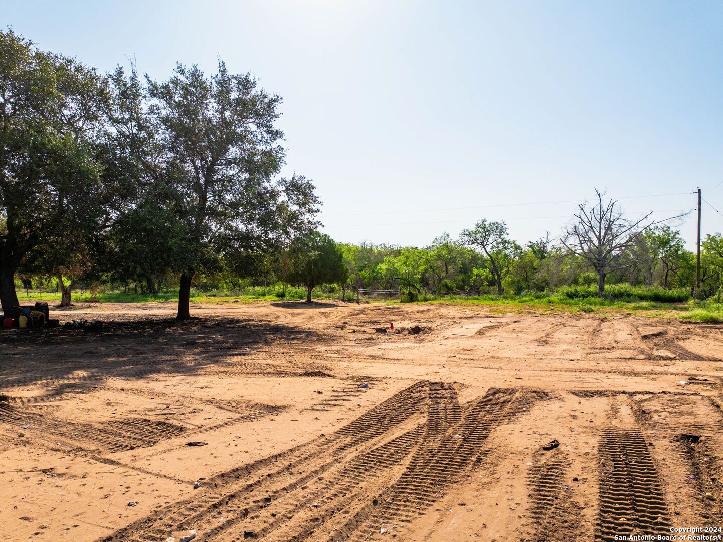 2562 County Road 104 , Floresville, TX, 78114-4881 | 1800762 | Realty Texas LLC
