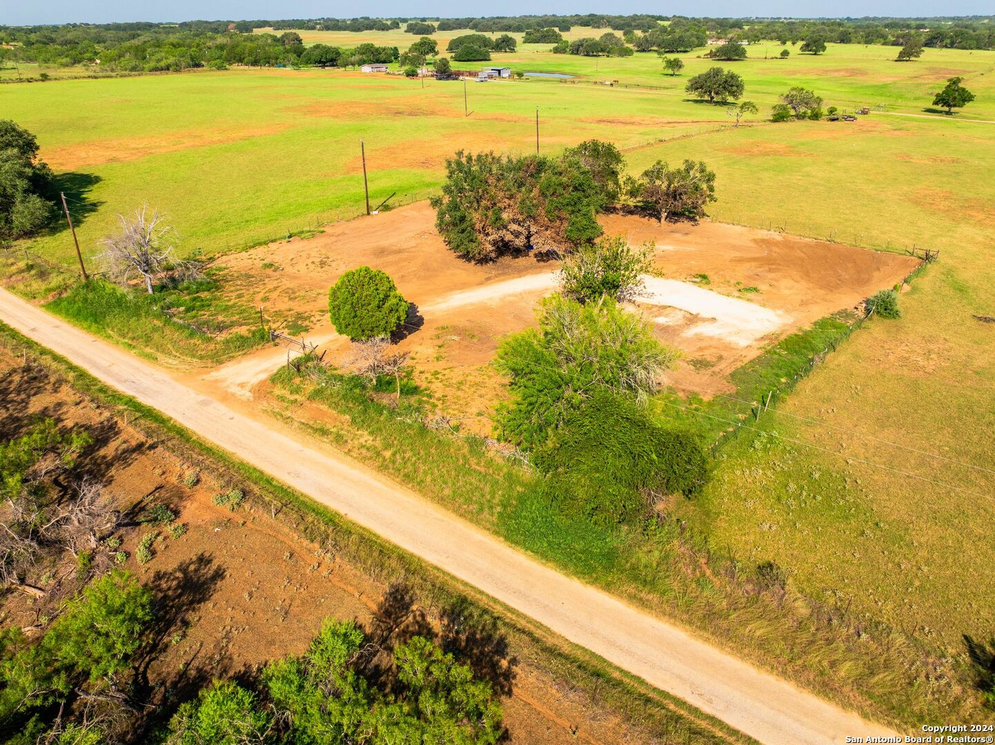 2562 County Road 104 , Floresville, TX, 78114-4881 | 1800762 | Realty Texas LLC